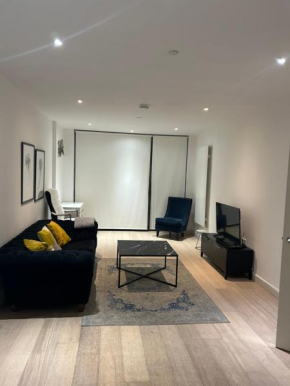 One Bedroom in Royal Wharf, Close to City Airport